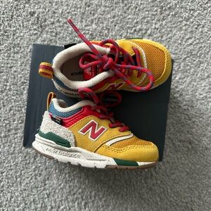 Toddler New Balance Sneakers sz 5M